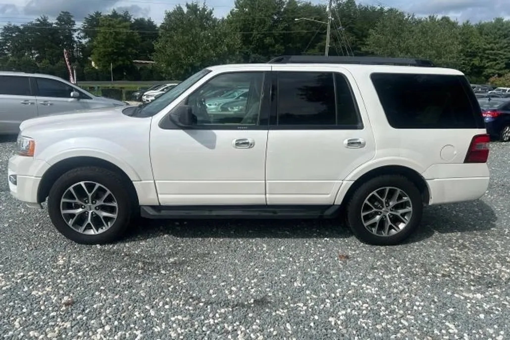 2016 Ford Expedition XLT photo 1