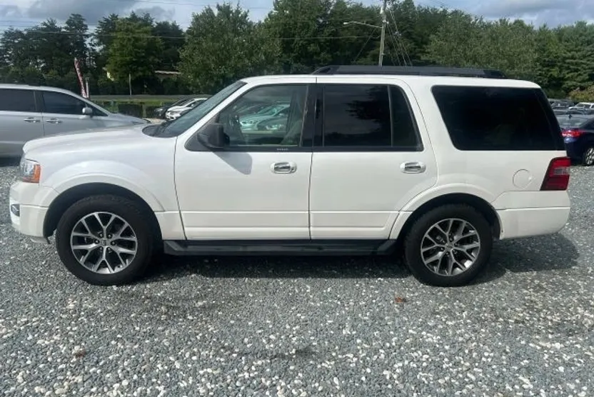 2016 Ford Expedition XLT photo 1