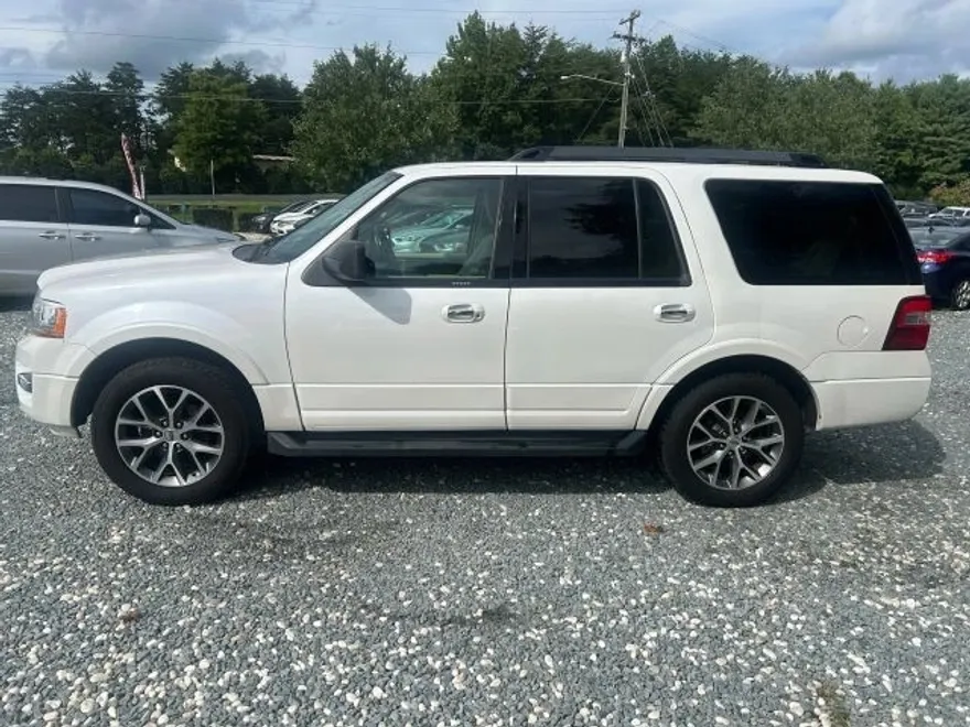 2016 Ford Expedition XLT photo 1