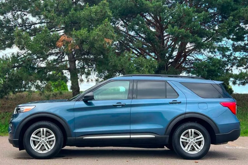 2020 Ford Explorer XLT photo 1