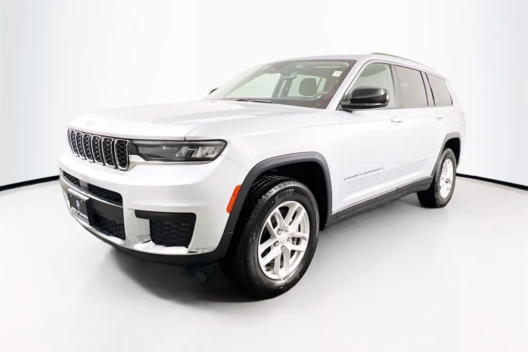 2023 Jeep Grand Cherokee Laredo photo 1