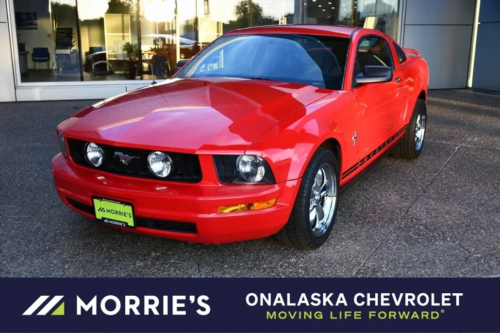 2005 Ford Mustang V6 Deluxe photo 1