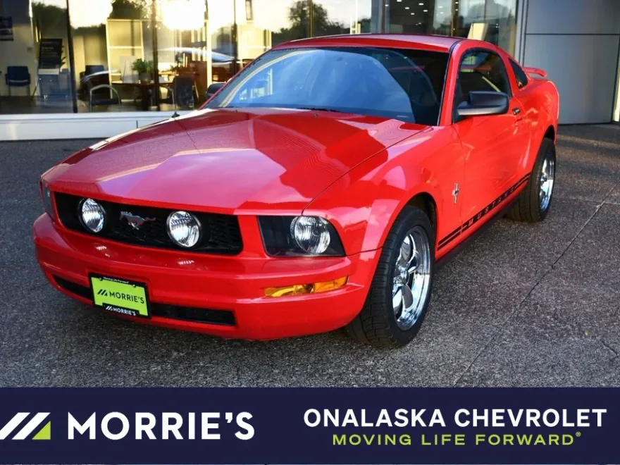 2005 Ford Mustang V6 Deluxe photo 1