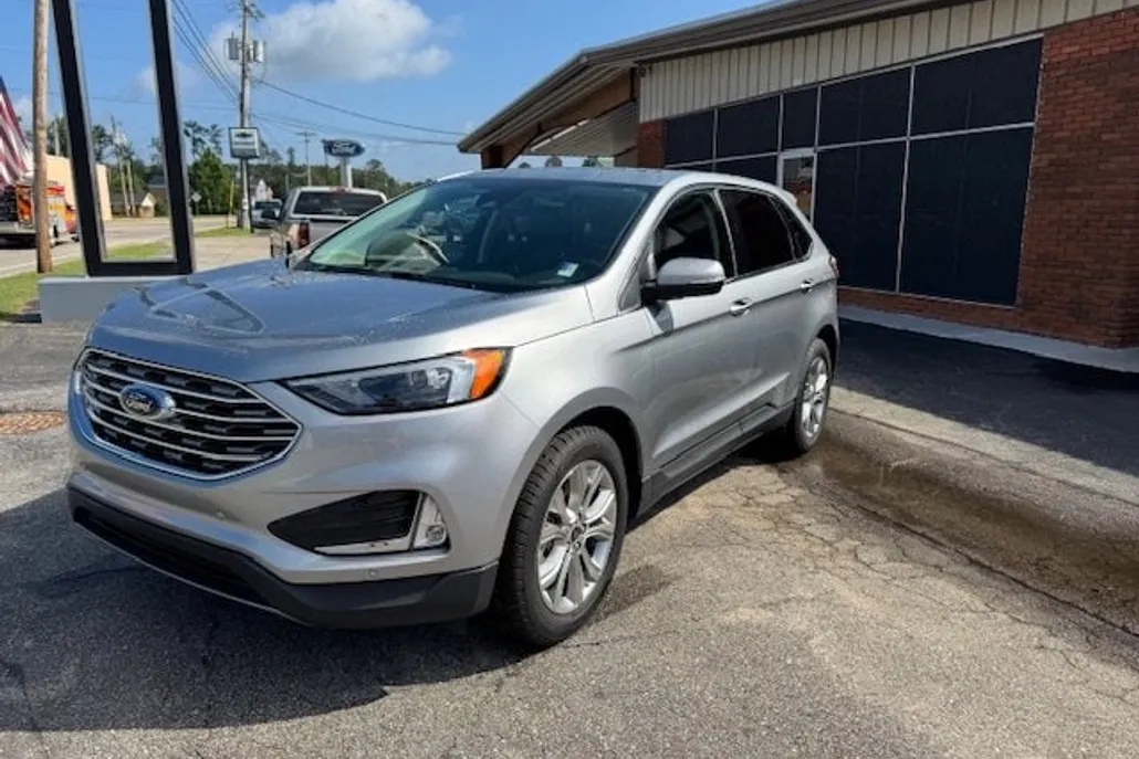 2024 Ford Edge Titanium photo 1