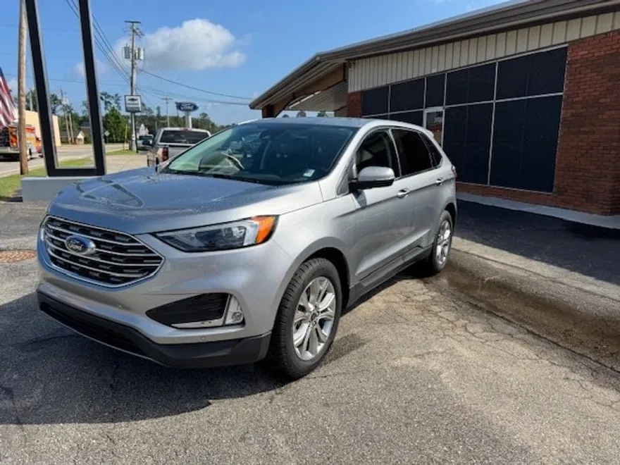 2024 Ford Edge Titanium photo 1