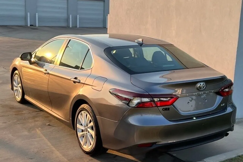 2023 Toyota Camry LE photo 1