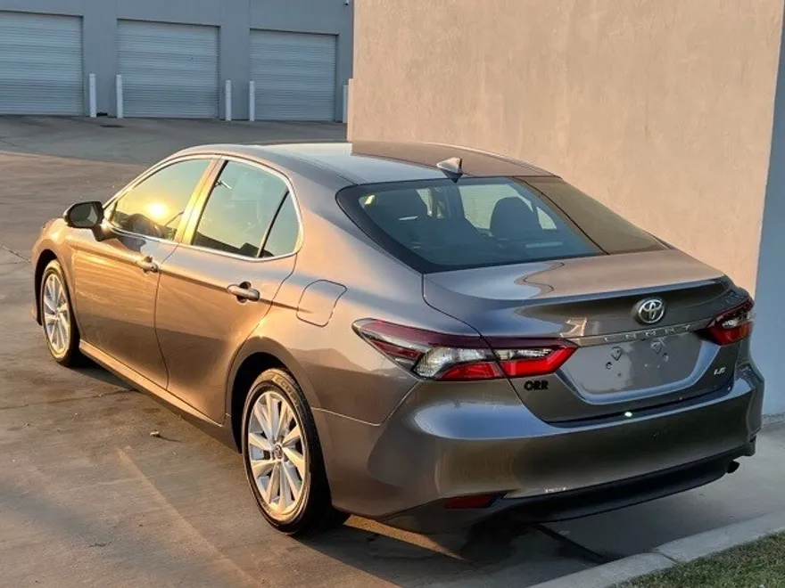 2023 Toyota Camry LE photo 1