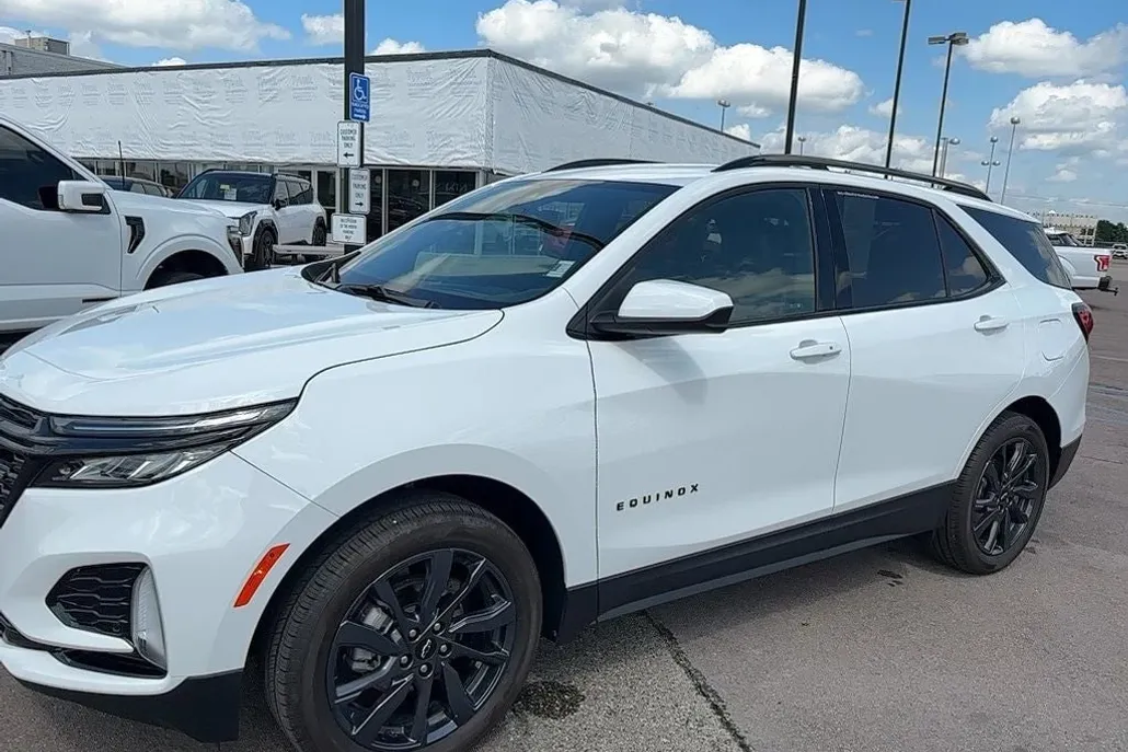 2024 Chevrolet Equinox RS photo 1