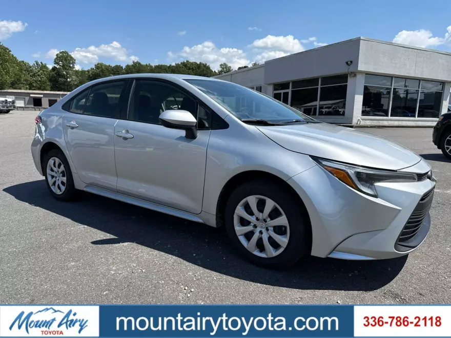 2025 Toyota Corolla Hybrid LE photo 1
