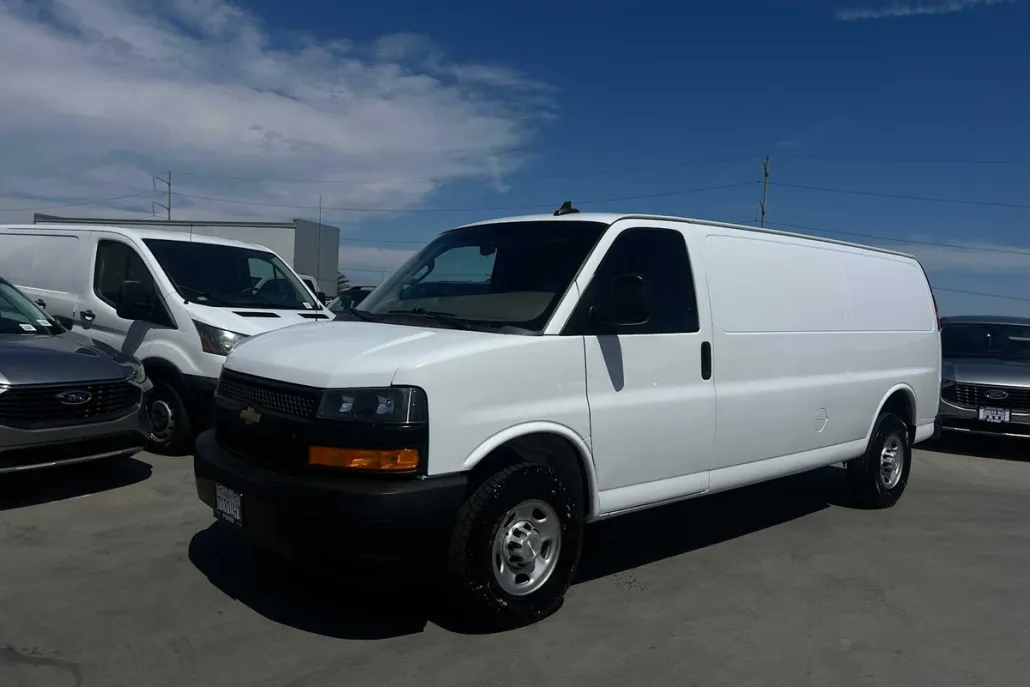 2022 Chevrolet Express Cargo photo 1