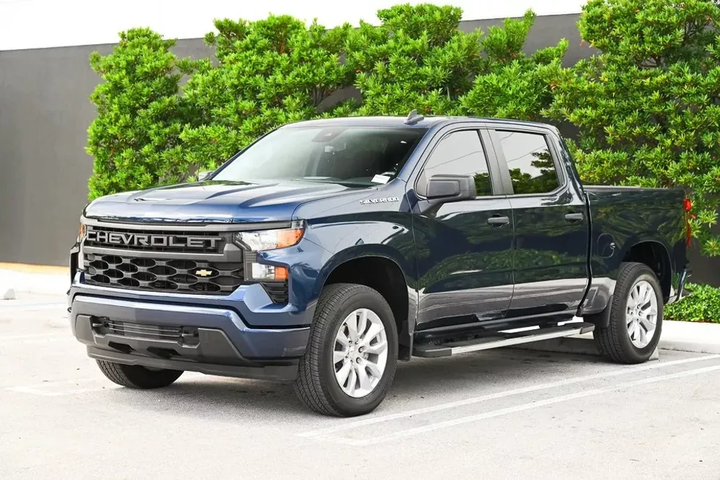 2023 Chevrolet Silverado 1500 Custom photo 1