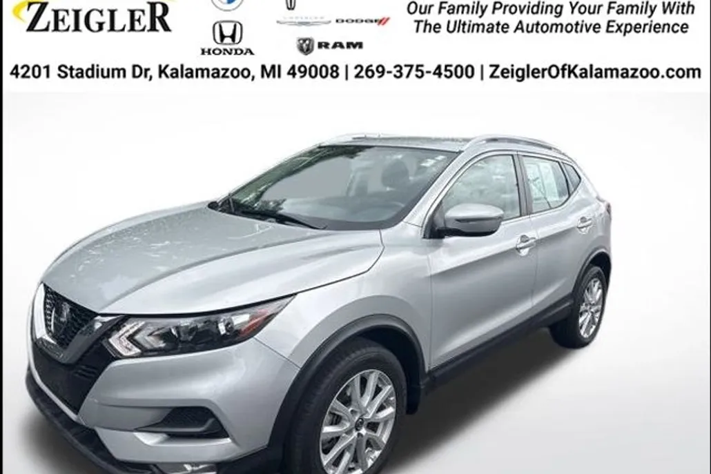 2022 Nissan Rogue Sport SV photo 1