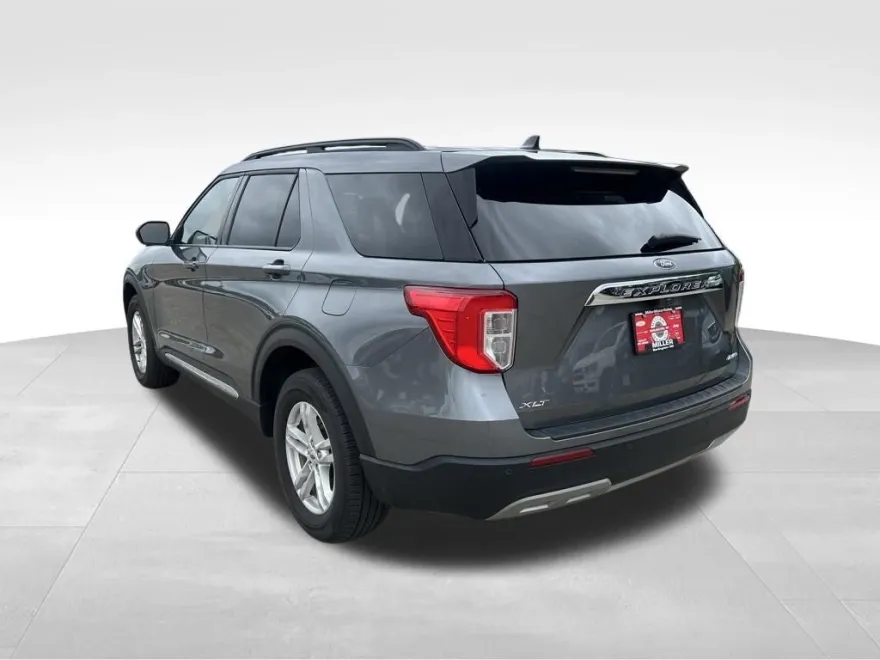 2023 Ford Explorer XLT photo 1