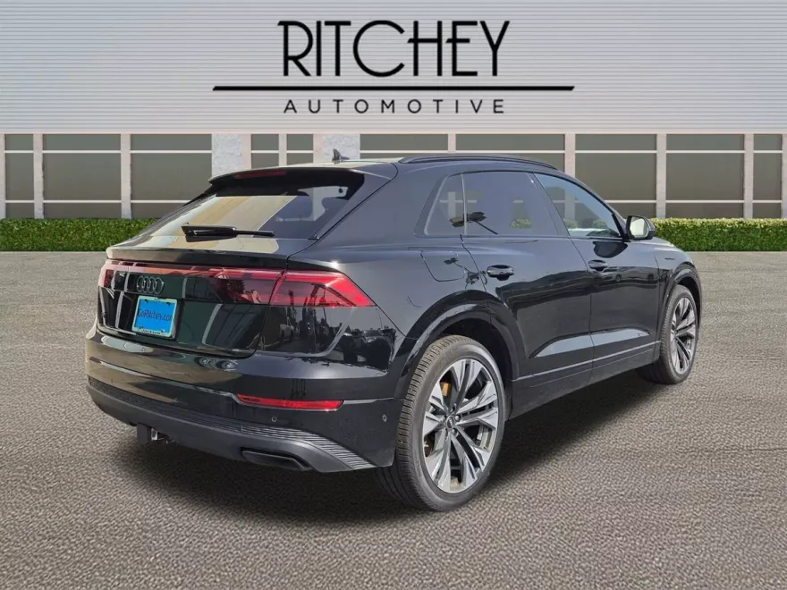 2025 Audi Q8 Prestige 55 photo 1