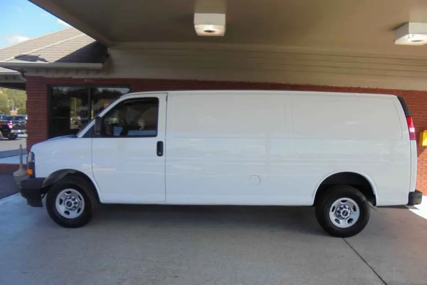 2023 Gmc Savana 2500 photo 1