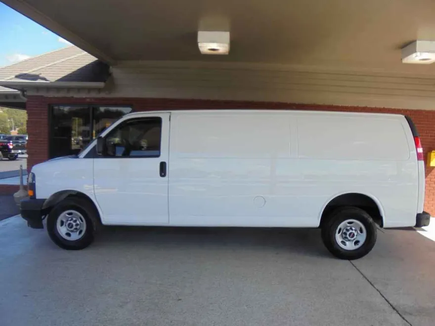 2023 Gmc Savana 2500 photo 1