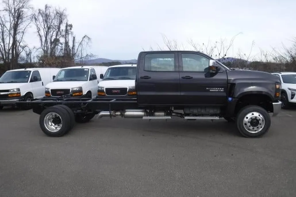 2024 Chevrolet Silverado 5500HD Work Truck photo 1