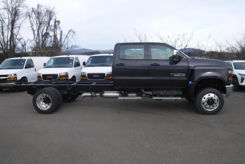 2024 Chevrolet Silverado 5500HD Work Truck photo 1