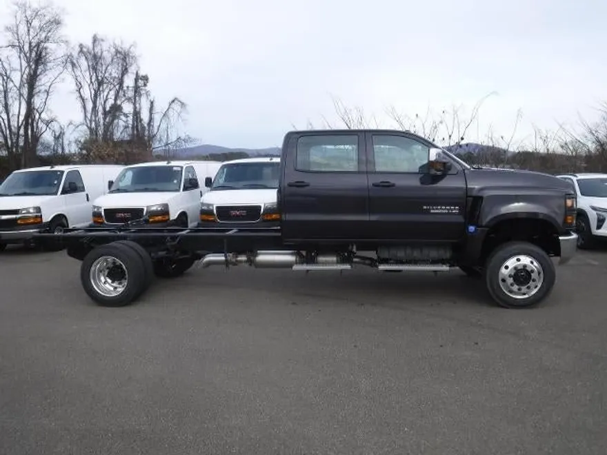 2024 Chevrolet Silverado 5500HD Work Truck photo 1