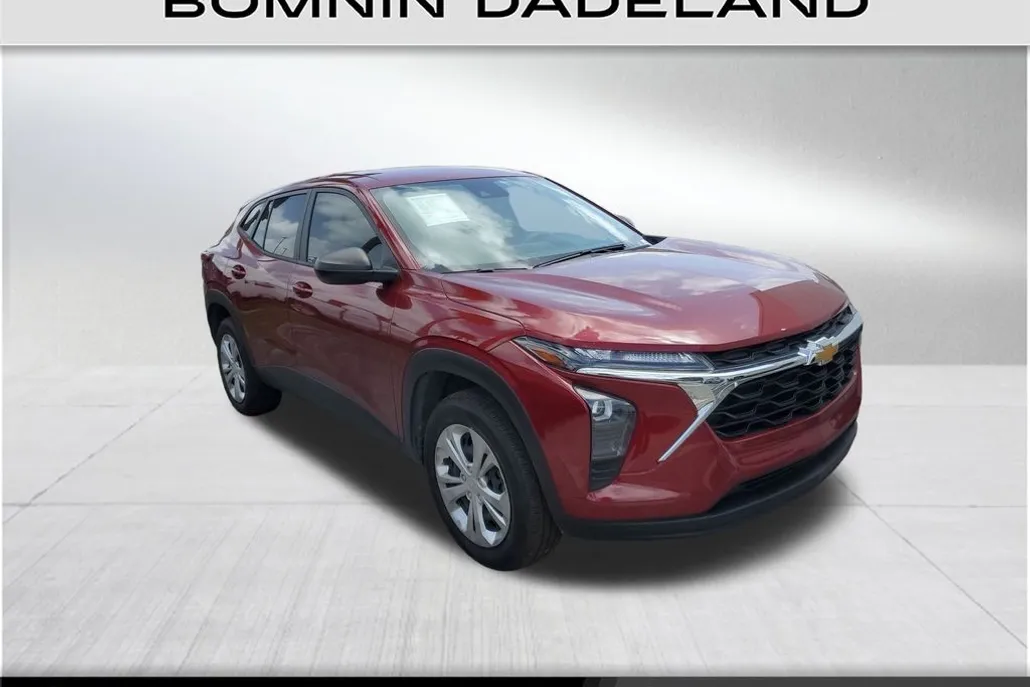 2024 Chevrolet Trax LS photo 1