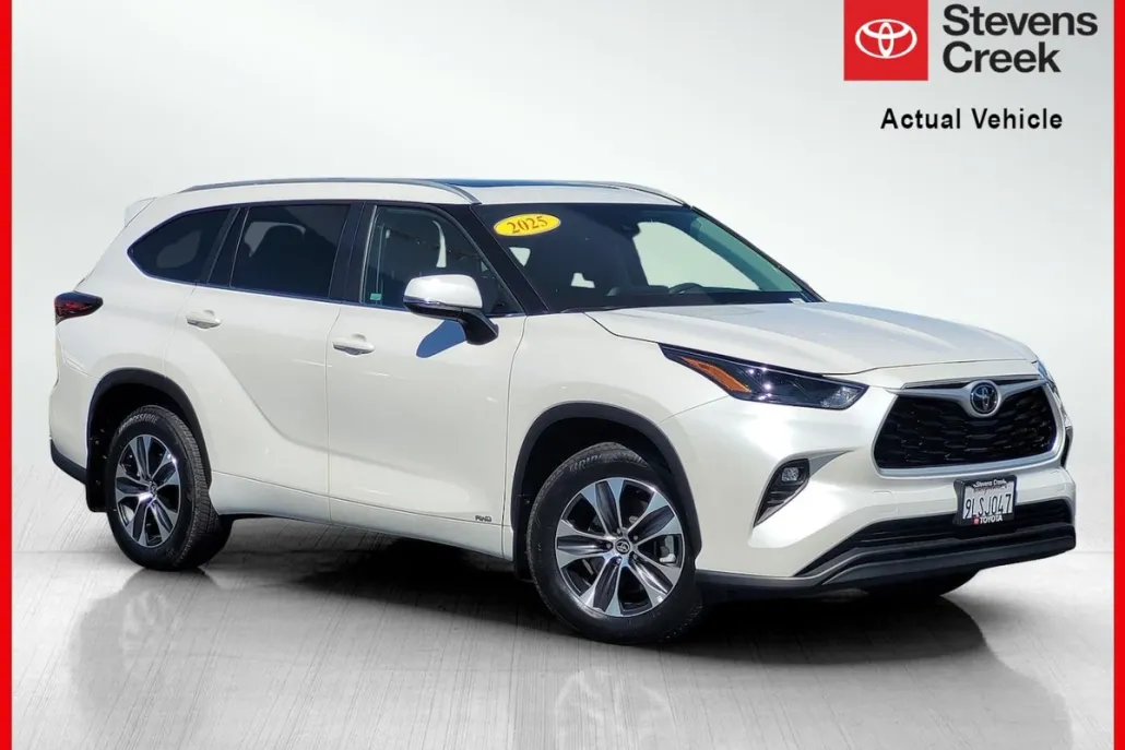 2025 Toyota Highlander Hybrid XLE photo 1