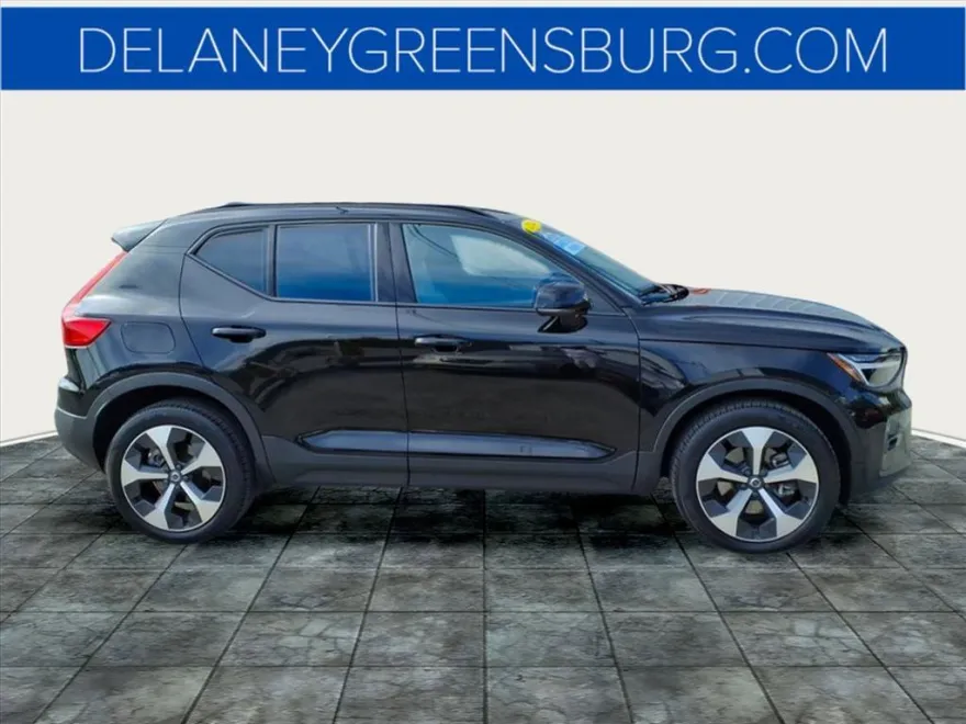 2023 Volvo XC40 Plus photo 1