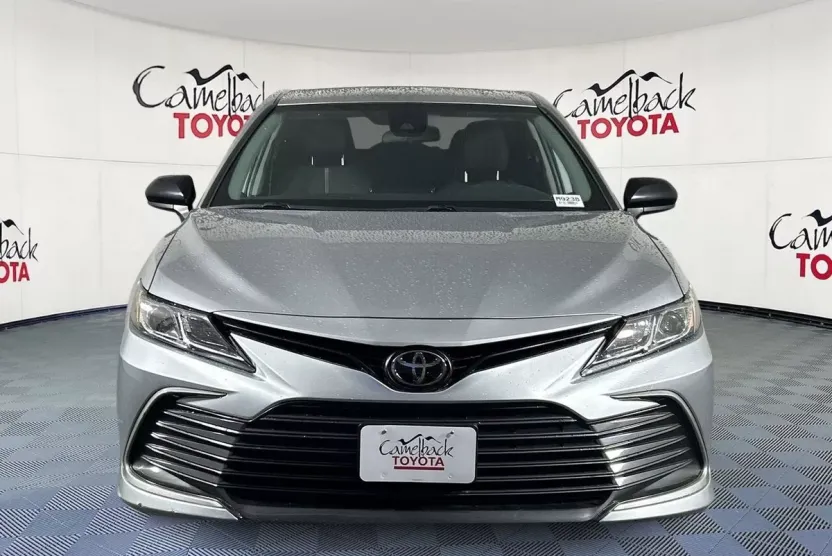 2023 Toyota Camry LE photo 1