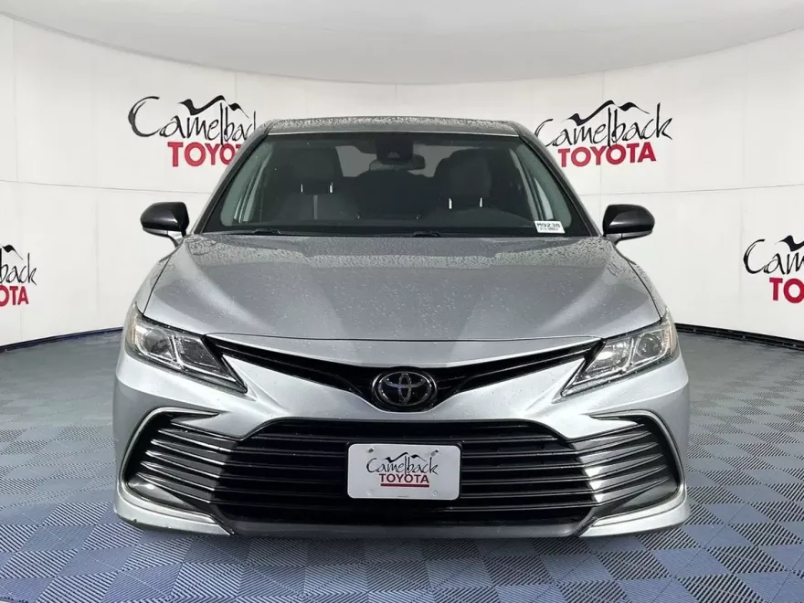 2023 Toyota Camry LE photo 1