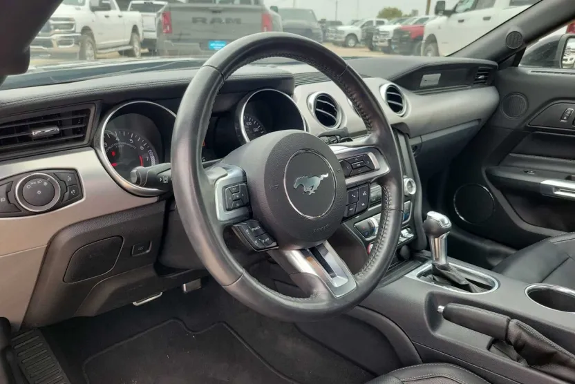 2021 Ford Mustang EcoBoost photo 1