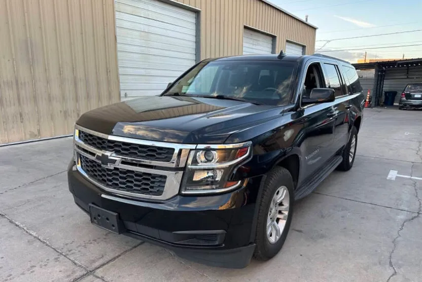 2018 Chevrolet Suburban LT photo 1