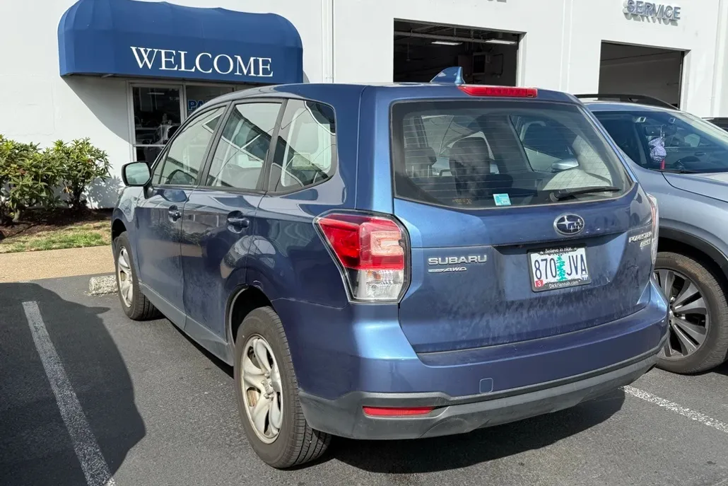 2017 Subaru Forester 2.5i photo 1