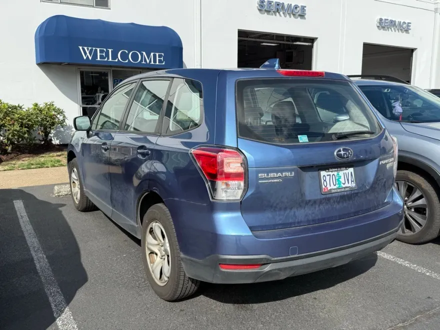 2017 Subaru Forester 2.5i photo 1