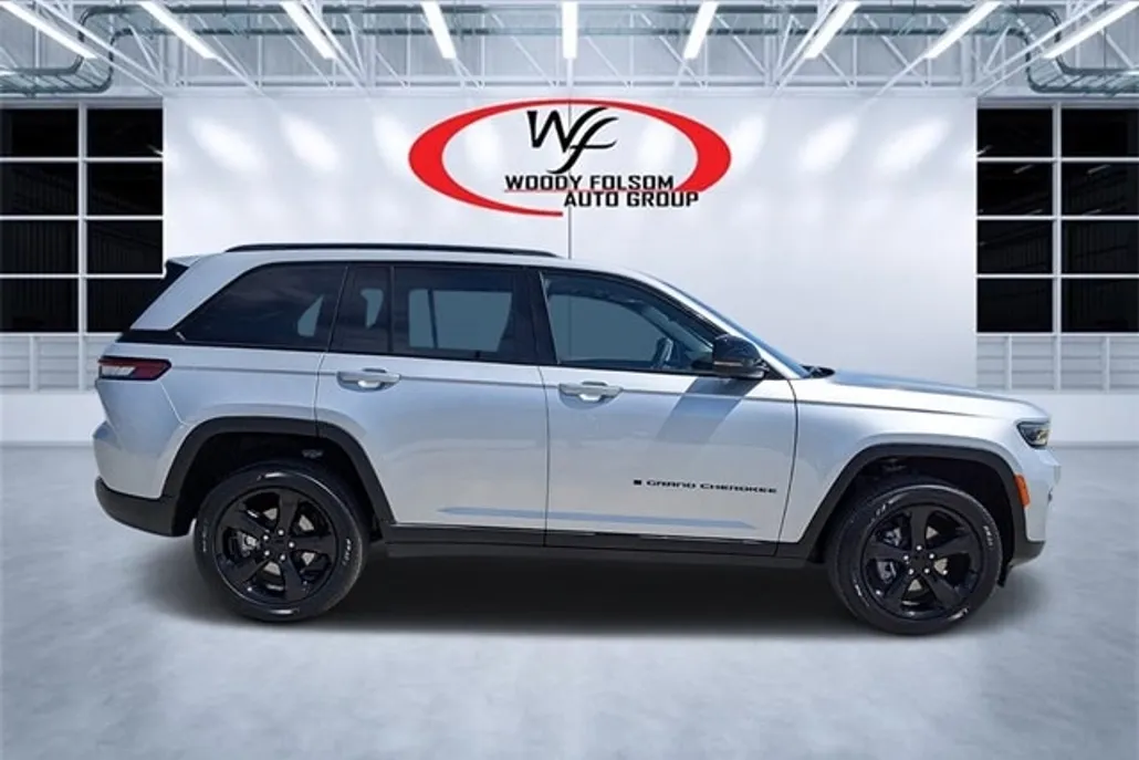 2025 Jeep Grand Cherokee Altitude photo 1