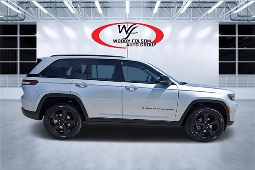 2025 Jeep Grand Cherokee Altitude photo 1
