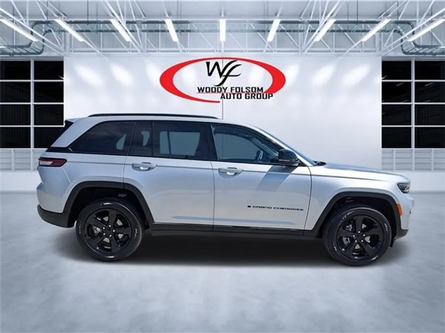 2025 Jeep Grand Cherokee Altitude photo 1