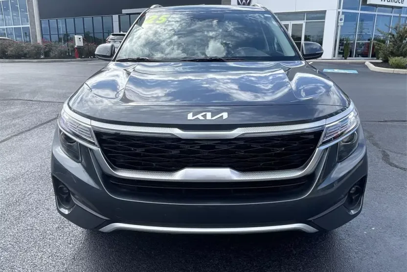 2023 Kia Seltos S photo 1