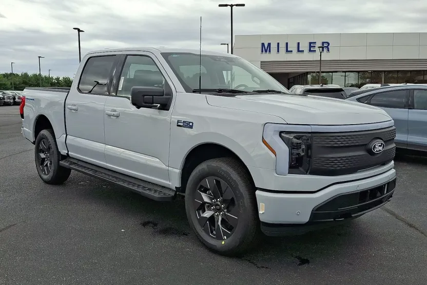 2025 Ford F-150 Lightning photo 1