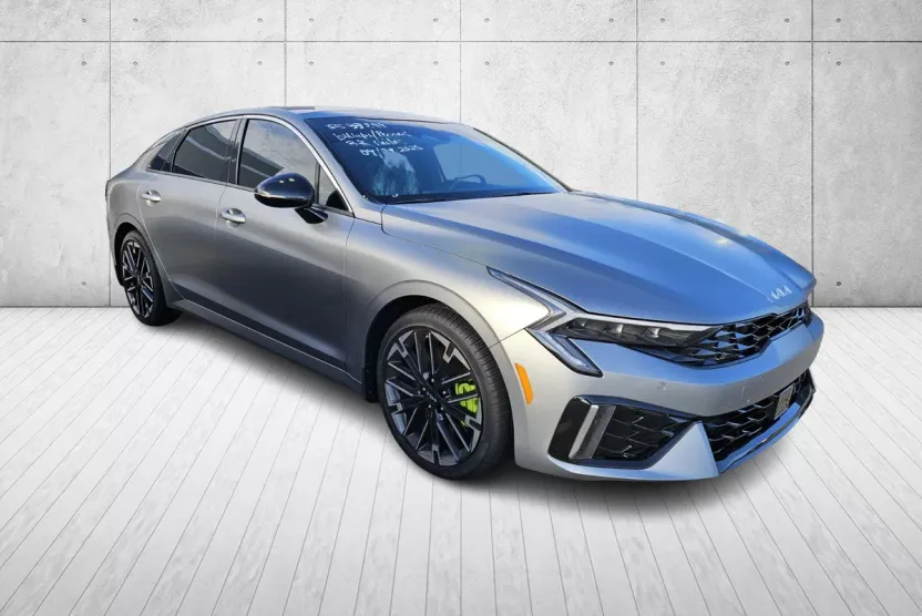 2025 Kia K5 GT photo 1