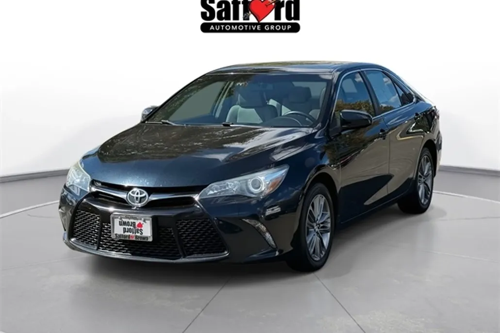 2015 Toyota Camry LE photo 1