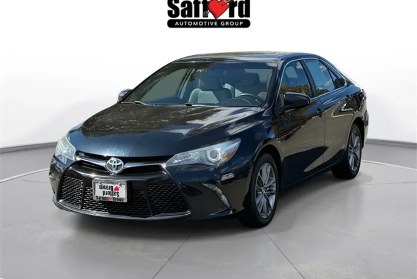2015 Toyota Camry LE photo 1