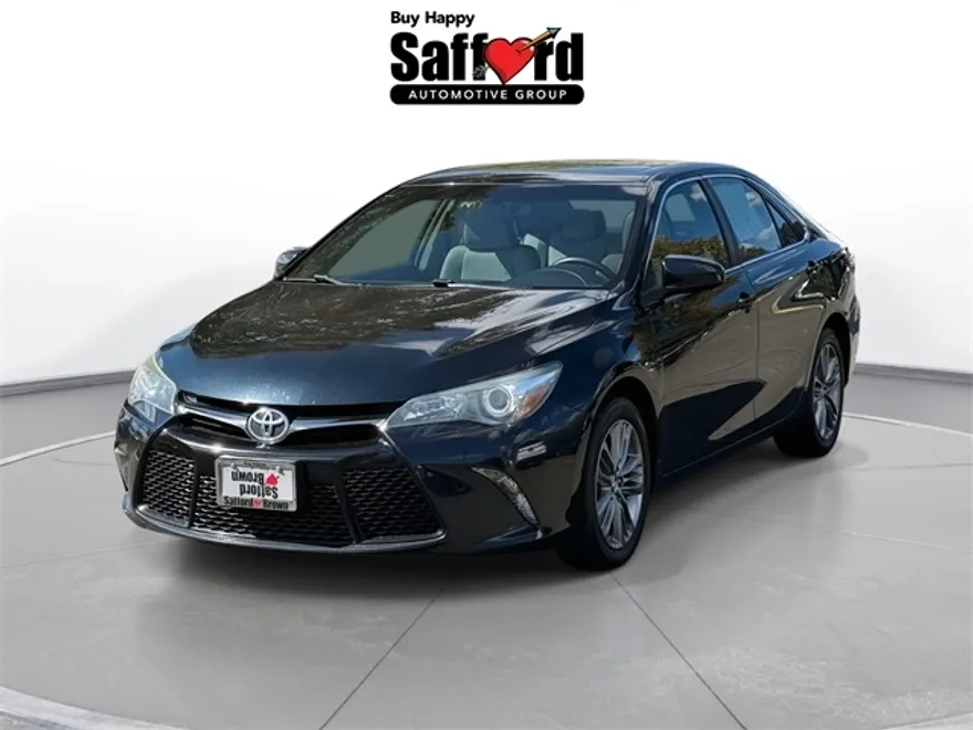 2015 Toyota Camry LE photo 1