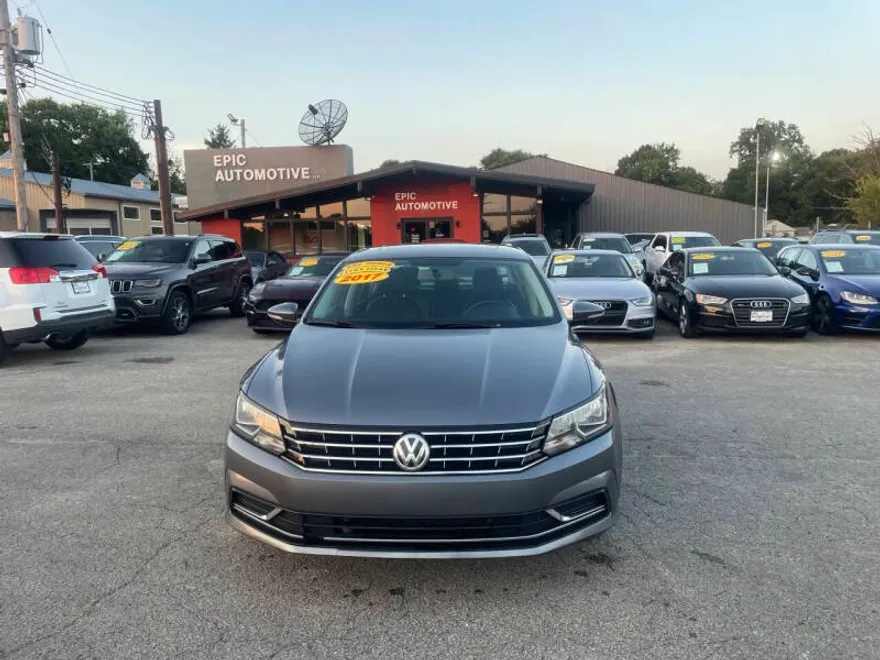 2017 Volkswagen Passat SE photo 1