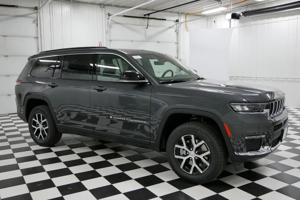 2025 Jeep Grand Cherokee Limited photo 1