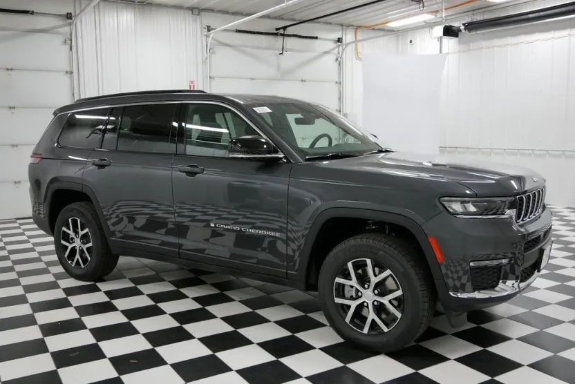 2025 Jeep Grand Cherokee Limited photo 1