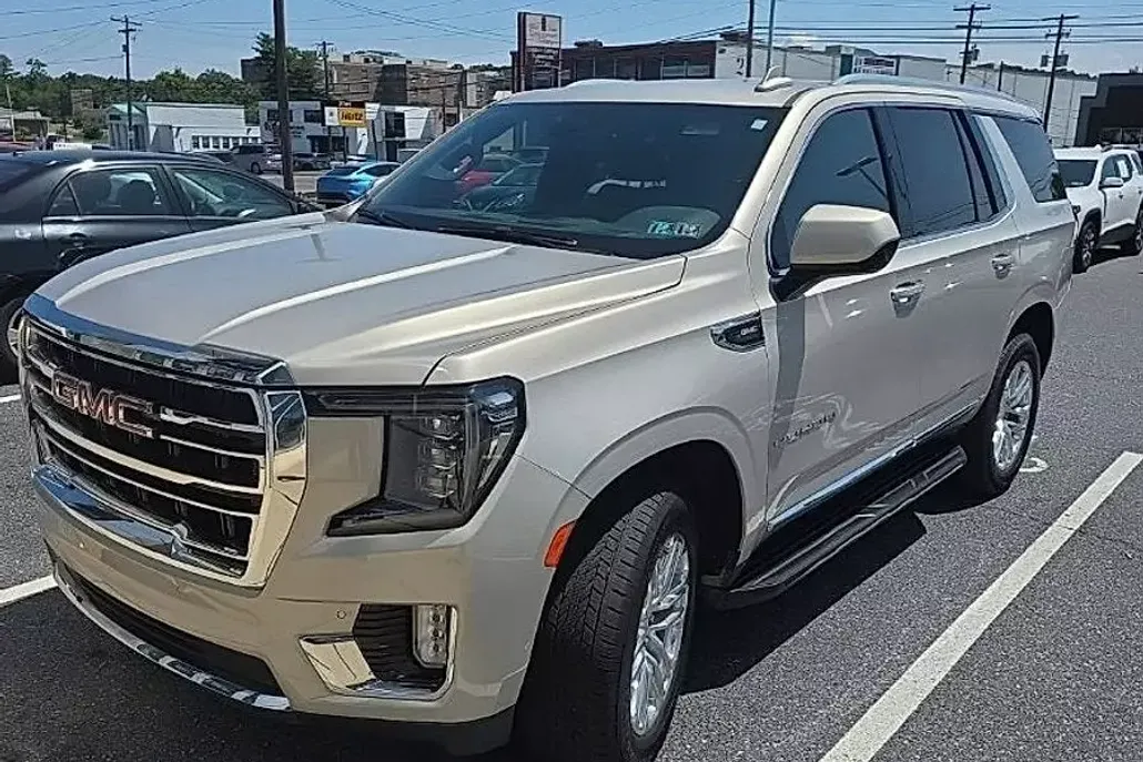 2023 Gmc Yukon SLT photo 1