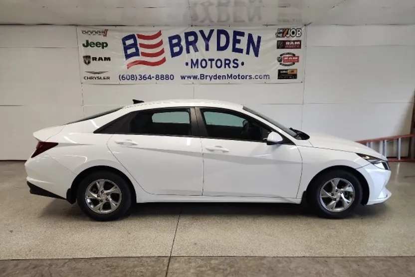2022 Hyundai Elantra SE photo 1