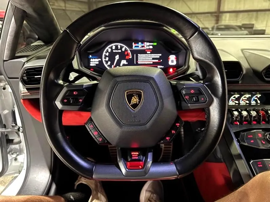 2016 Lamborghini Huracan Coupe photo 23
