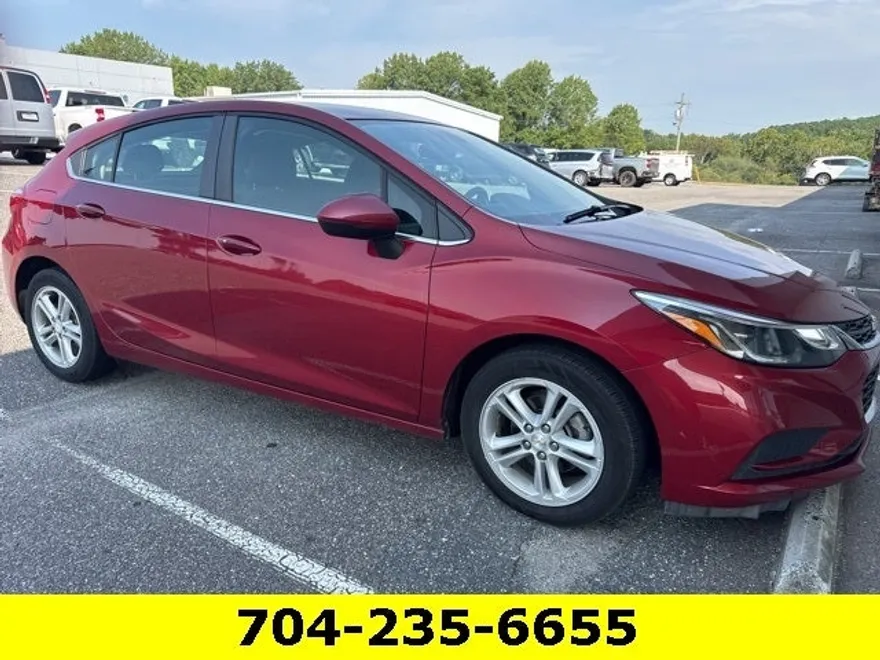 2017 Chevrolet Cruze LT photo 1