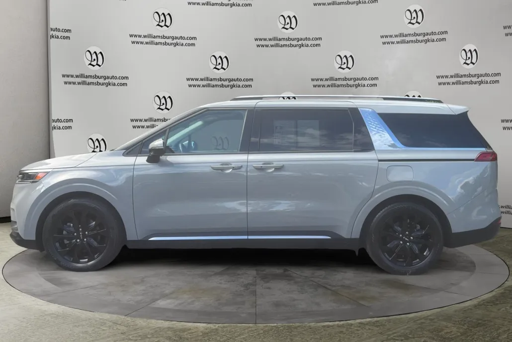 2023 Kia Carnival SX Prestige photo 1