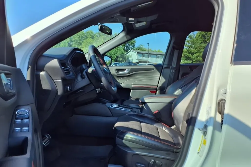 2023 Ford Escape ST-Line photo 1